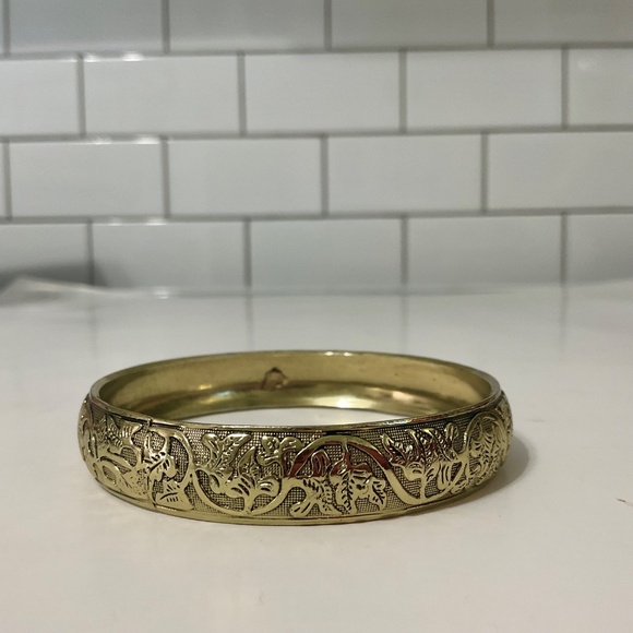 VTG Gold Tone Leaf Etched Bracelet - Picture 4 of 5